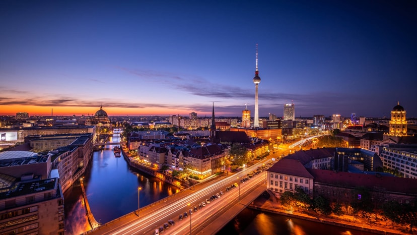 Smart Travel Guide: How to Book Flights and Save More-Dynamic